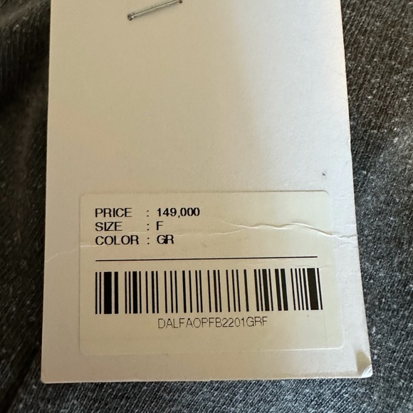 NWT Theilma womens Grey/black shirt. Size F. - Picture 6 of 8